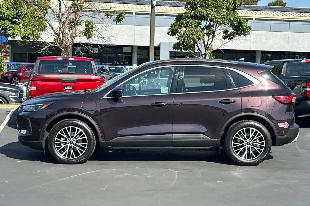 Ford Escape Híbrido Enchufable 2023 Base SUV de 4 puertas