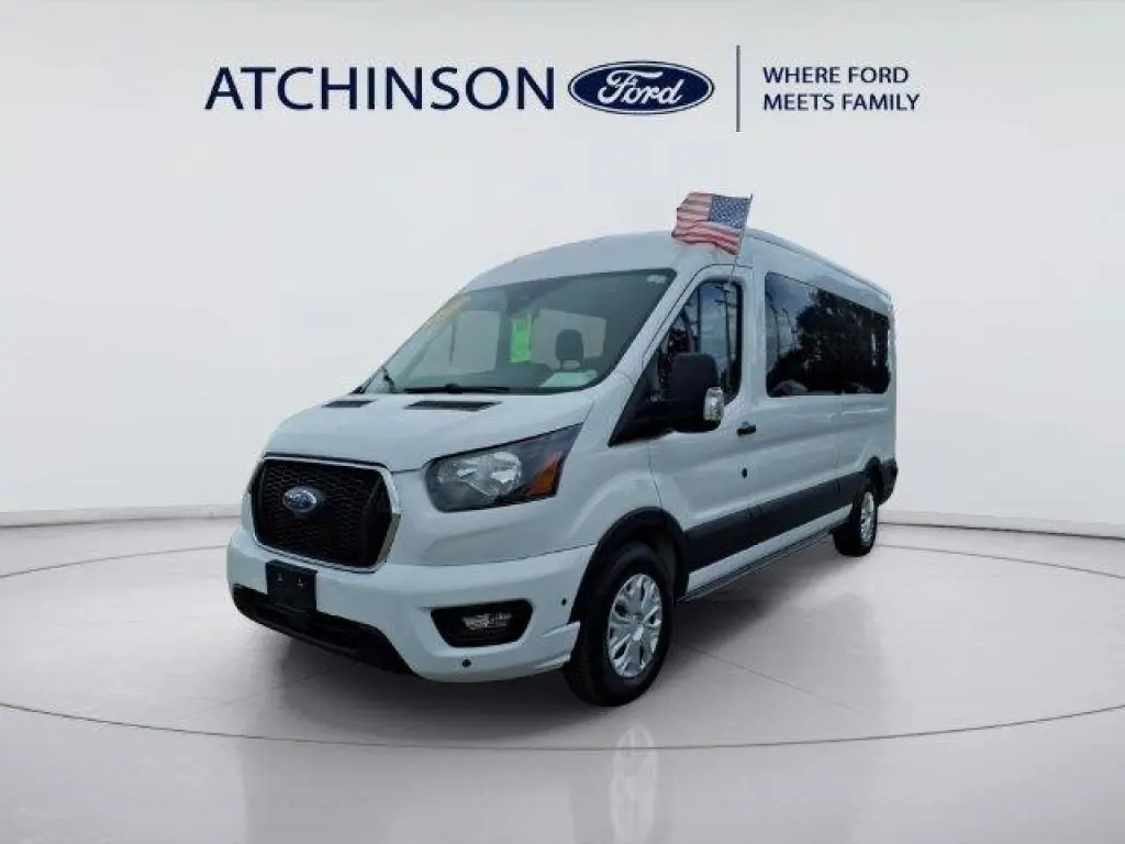 Ford Transit 2024 350 XL 3 puertas LWB Techon Rojo Mediano Furgón de Pasajeros