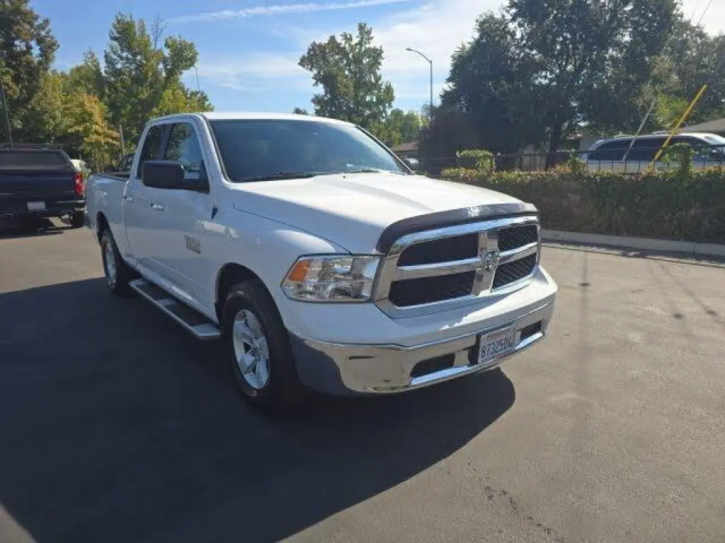 Ram 1500 2017 4x2 SLT de 4 puertas, cabina cuádruple, batea de 6.3 pies