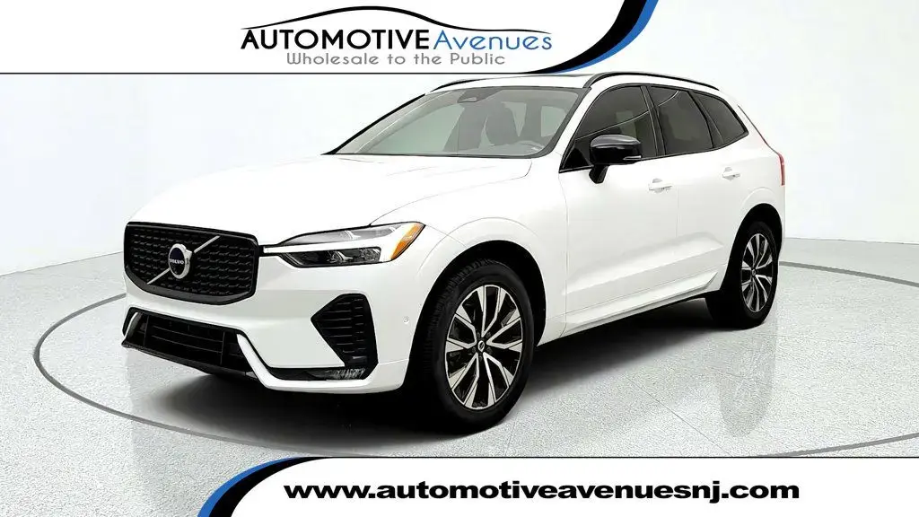Volvo XC60 2024 AWD B5 Plus Tema Oscuro 4p SUV
