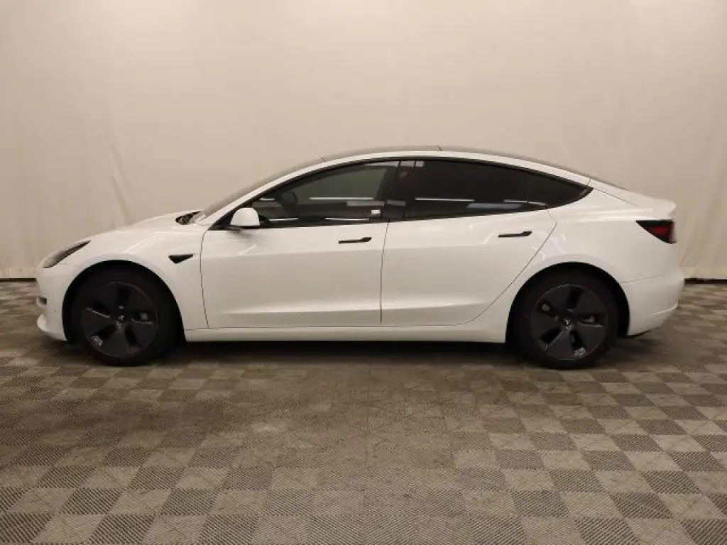 Tesla Model 3 2023 4p Sedan