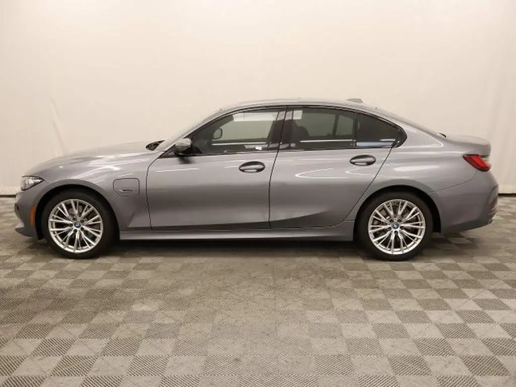 BMW Serie 3 2023 4x4 330e xDrive Sedán 4p.