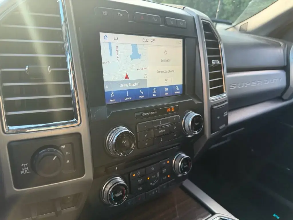 Ford F-250 Super Duty 2017 4x4 King Ranch 4dr Crew Cab 6.8 ft. SB Pickup