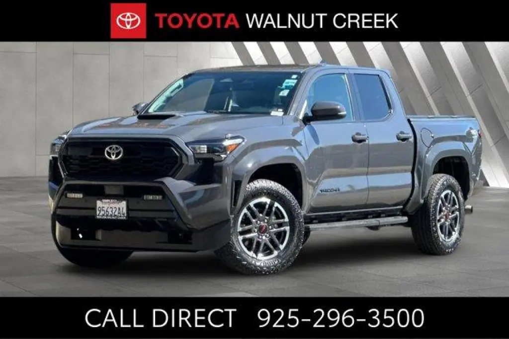 Toyota Tacoma 2024 4x4 TRD Sport 4dr Double Cab 5.0 ft SB 8A