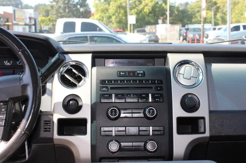2012 Ford F-150 2WD SuperCab 145" XLT
