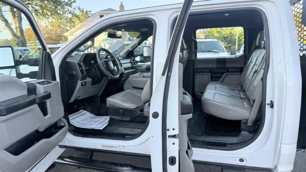2017 Ford F-450 SD XL 2WD Crew Cab 179" WB 60" CA