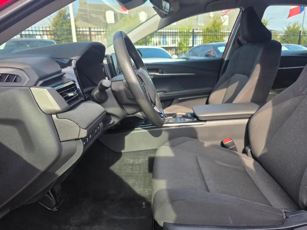 2025 Toyota Camry Hybrid LE