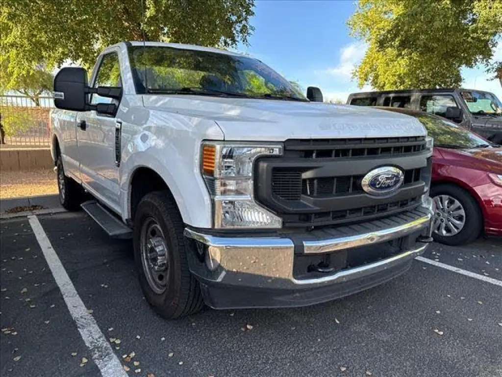 Ford F-250 Super Duty 2022 4x2 XL 2puertas Cabina Regular 2,44 m. LUJOS Pickup