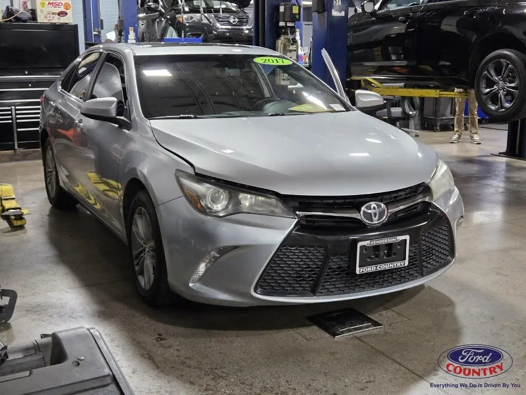 Toyota Camry 2017 SE 4dr Sedán