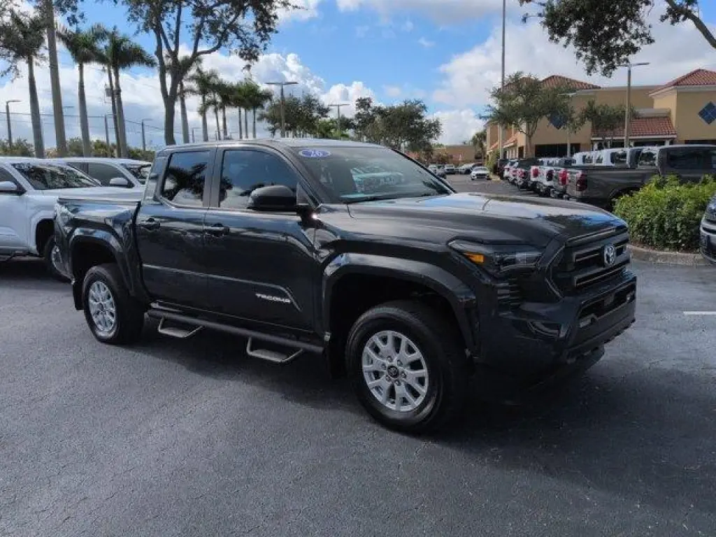 Toyota Tacoma 2026 4x2 SR5 4dr Double Cab 5.0 ft SB