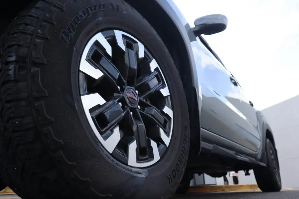 Nissan Frontier 2023 4x4 PRO-4X 4p Cabaña Doble 5 pies de bastidor