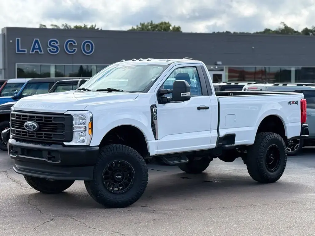 Ford F-350 Super Duty 2024 4x4 XL 2dr Cab Estándar 8 pies. LB SRW Pickup