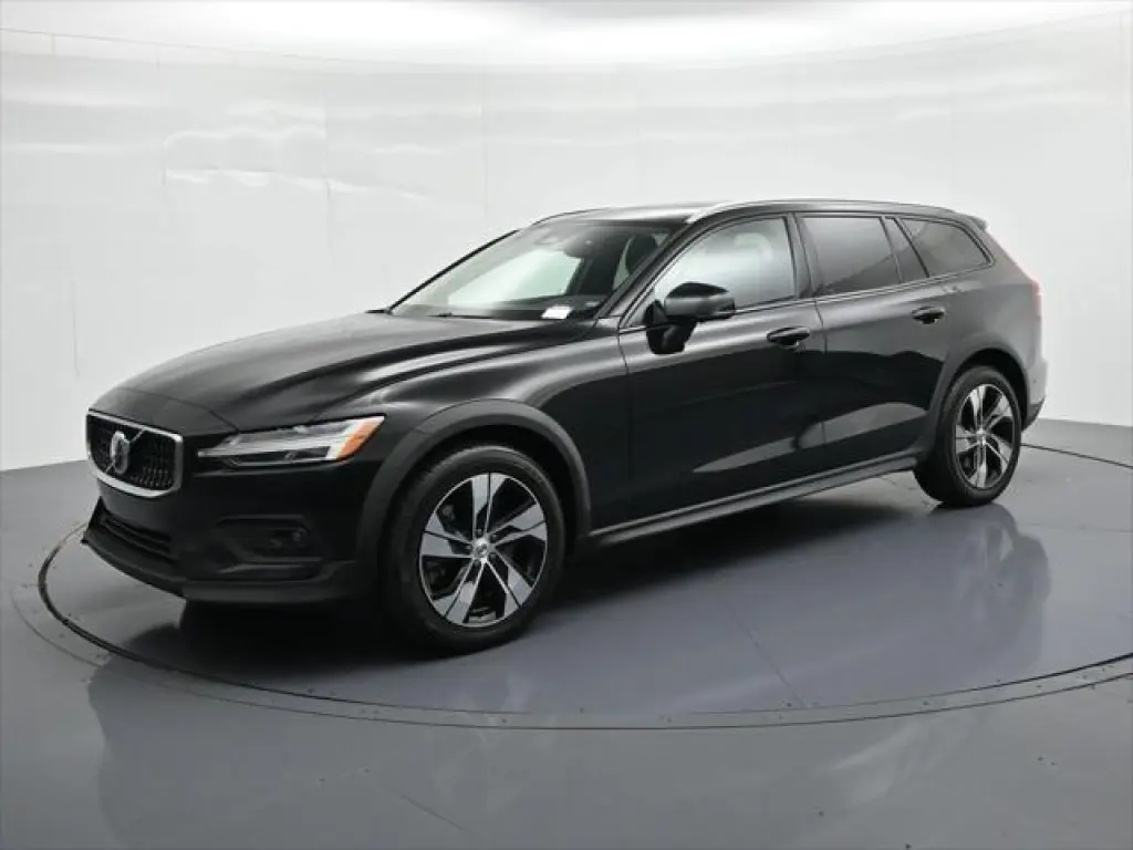 Volvo V60 Cross Country 2024 AWD B5 Plus 4dr Wagon