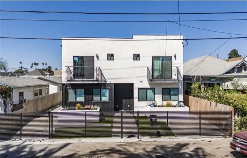 2-BED 2BATH APT IN CENTRAL LA