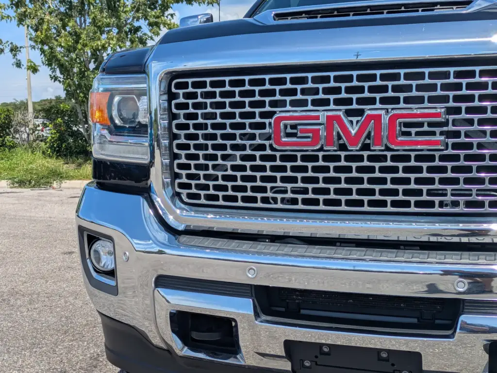 GMC Sierra 2500HD 2017 4x4 SLT 4dr Double Cab LB