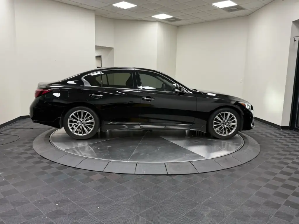 INFINITI Q50 2023 Lujo 4d Sedán