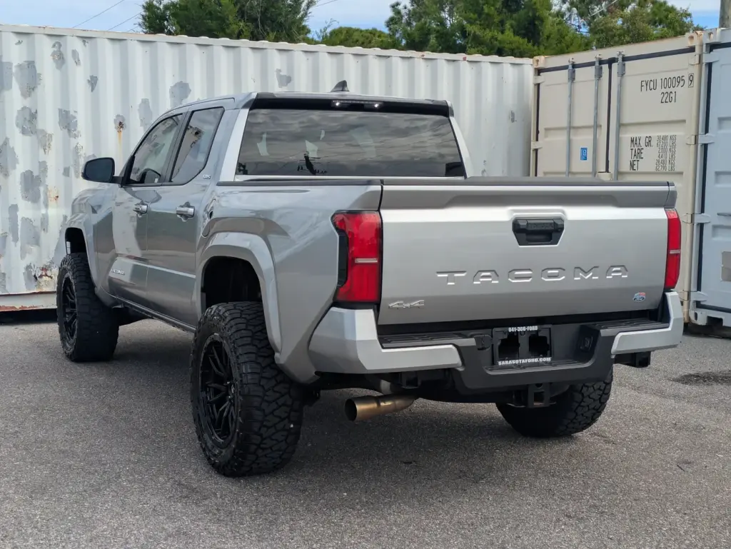 Toyota Tacoma 2025 4x4 SR5 4dr Double Cab 5.0 ft SB