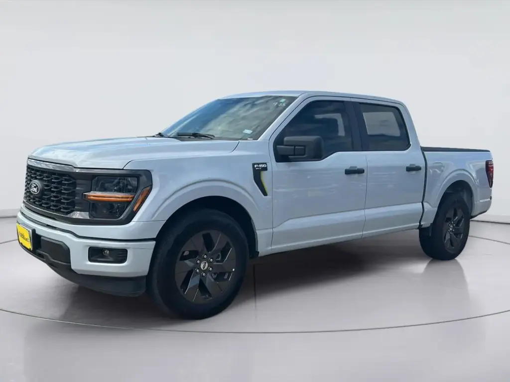 Ford F-150 2025 4x2 STX 4p SuperCrew 5.5 ft. SB