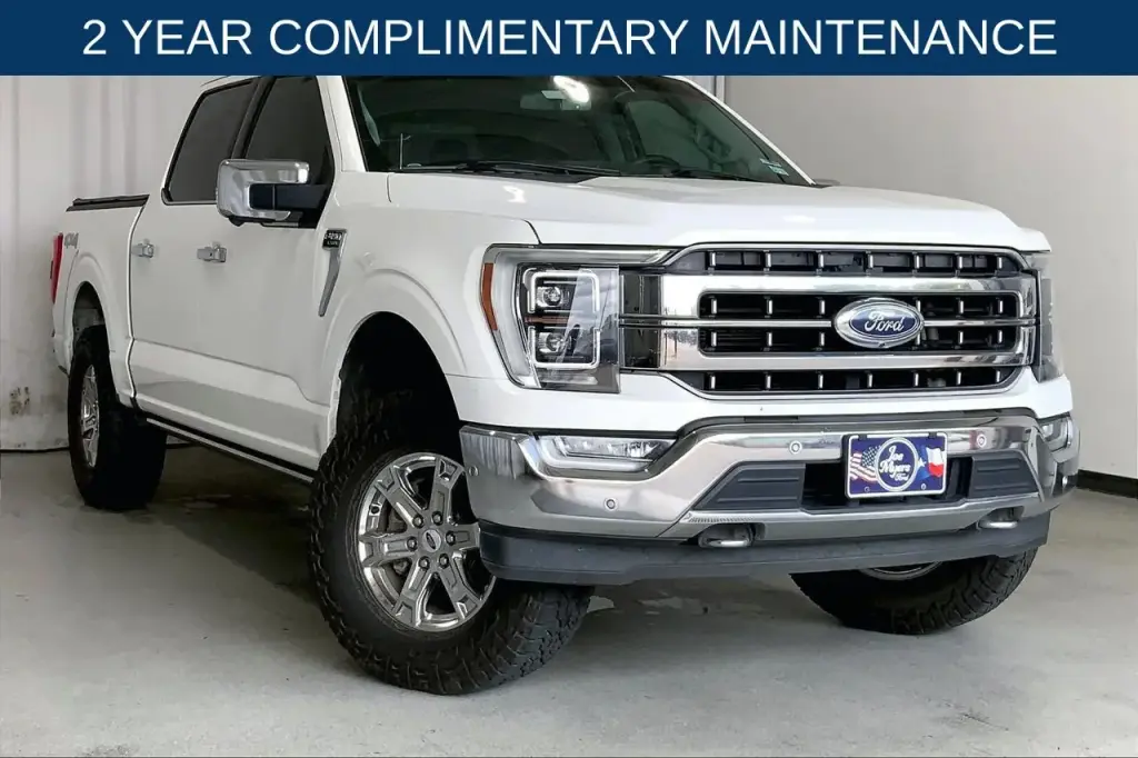 Ford F-150 2022 4x4 Lariat 4dr SuperCrew con 5.5 pies de longitud de plataforma.