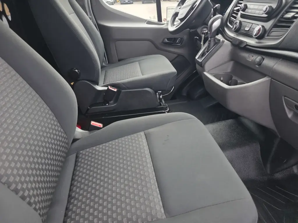Ford Transit 2025 250 3 puertas LWB techo bajo furgón de carga