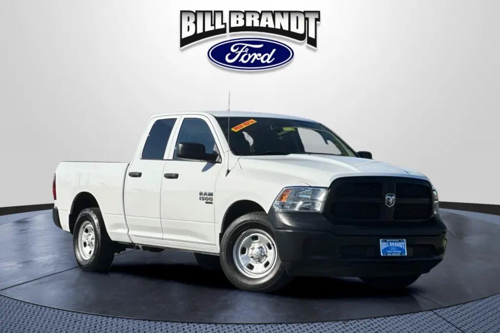 Ram 1500 Classic 2023 4x2 Tradesman 4p Quad Cab 6.3 ft. CB Pickup