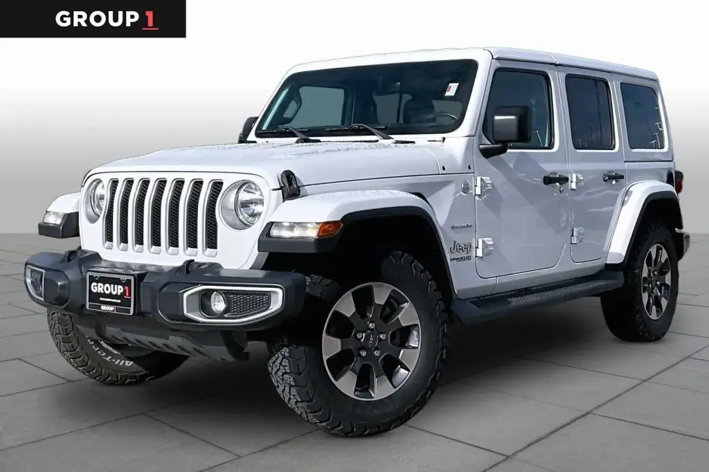 Jeep Wrangler Unlimited 2018 4x4 Sahara 4dr SUV (lanzamiento a mitad de año)