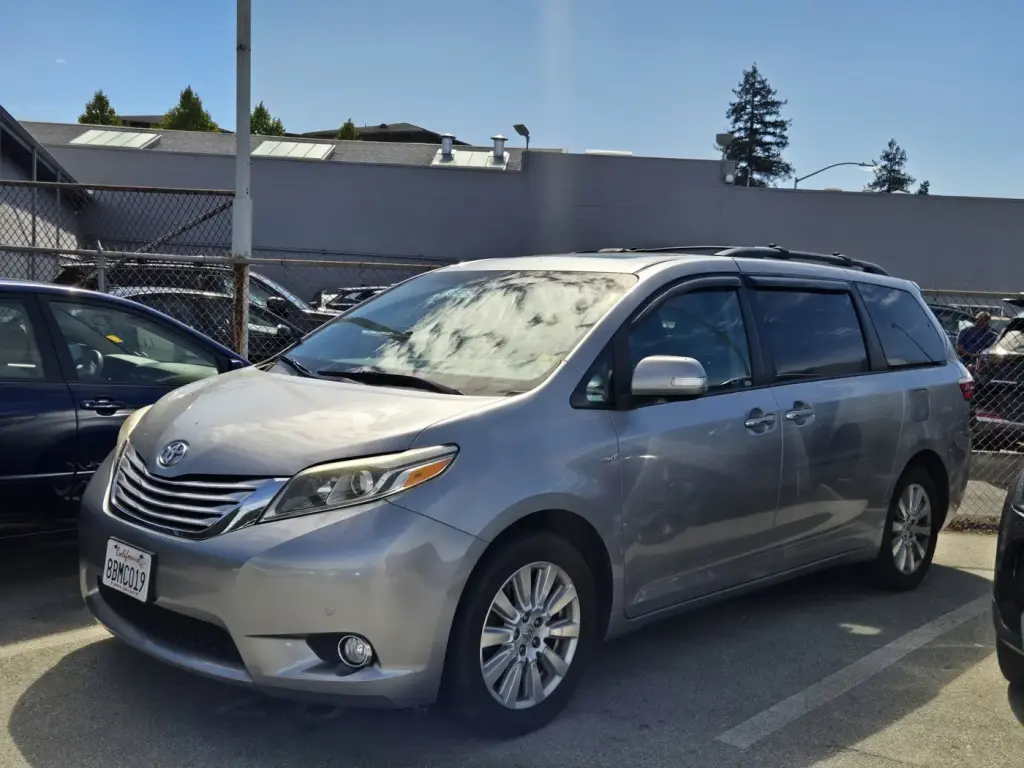 Toyota Sienna 2017 XLE con tracción integral (AWD), 7 pasajeros, 4 puertas, minivan