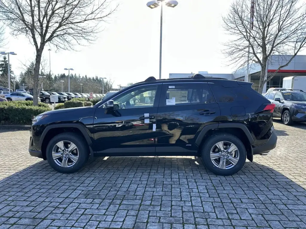 Toyota RAV4 Hybrid 2025 AWD XLE 4dr SUV