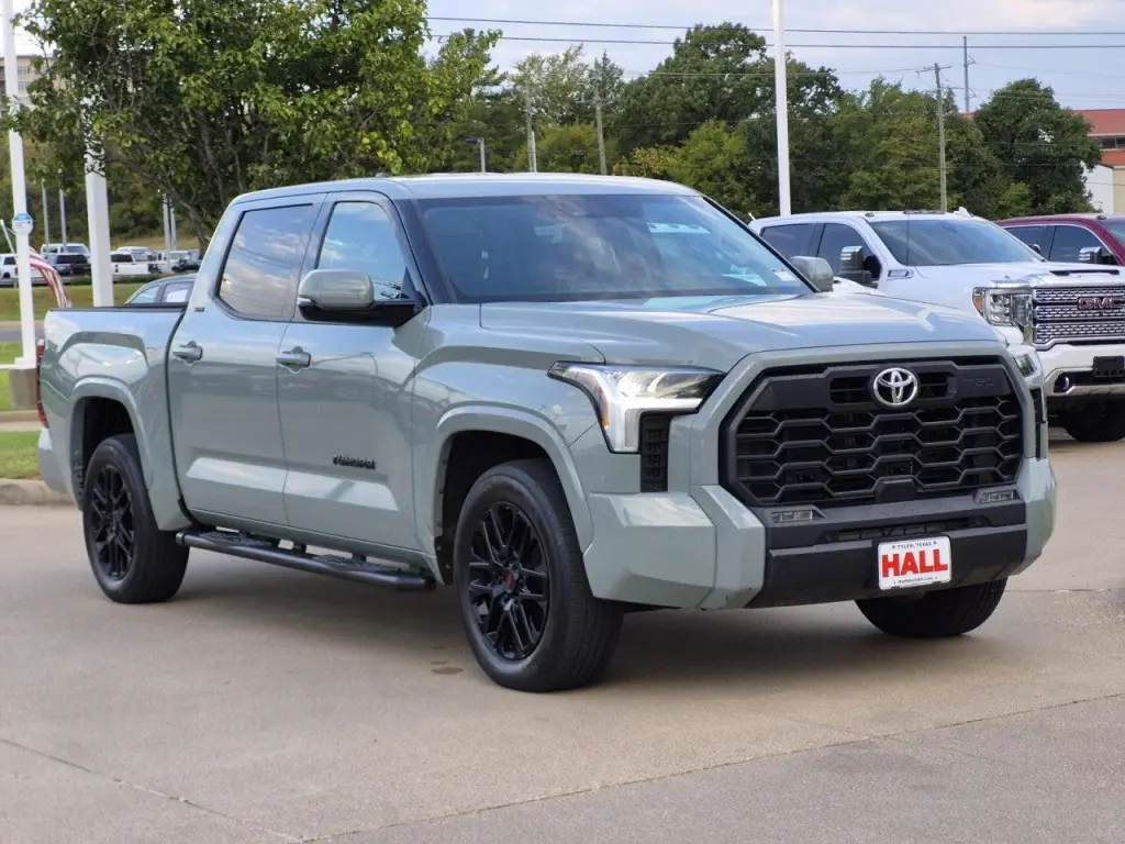 Toyota Tundra 2022 4x4 SR5 4dr CrewMax Cab Pickup SB