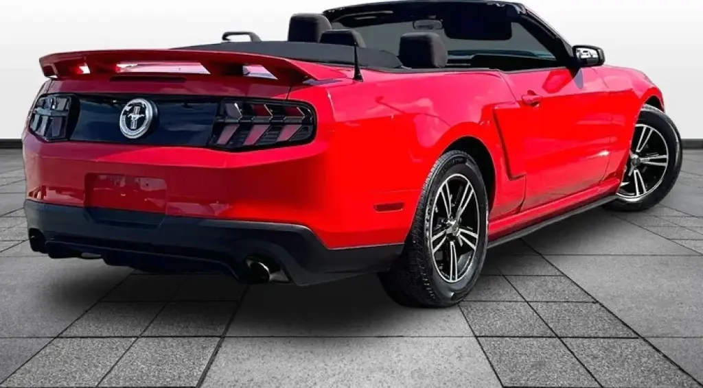 MUSTANG CONVERTIBLE 2D