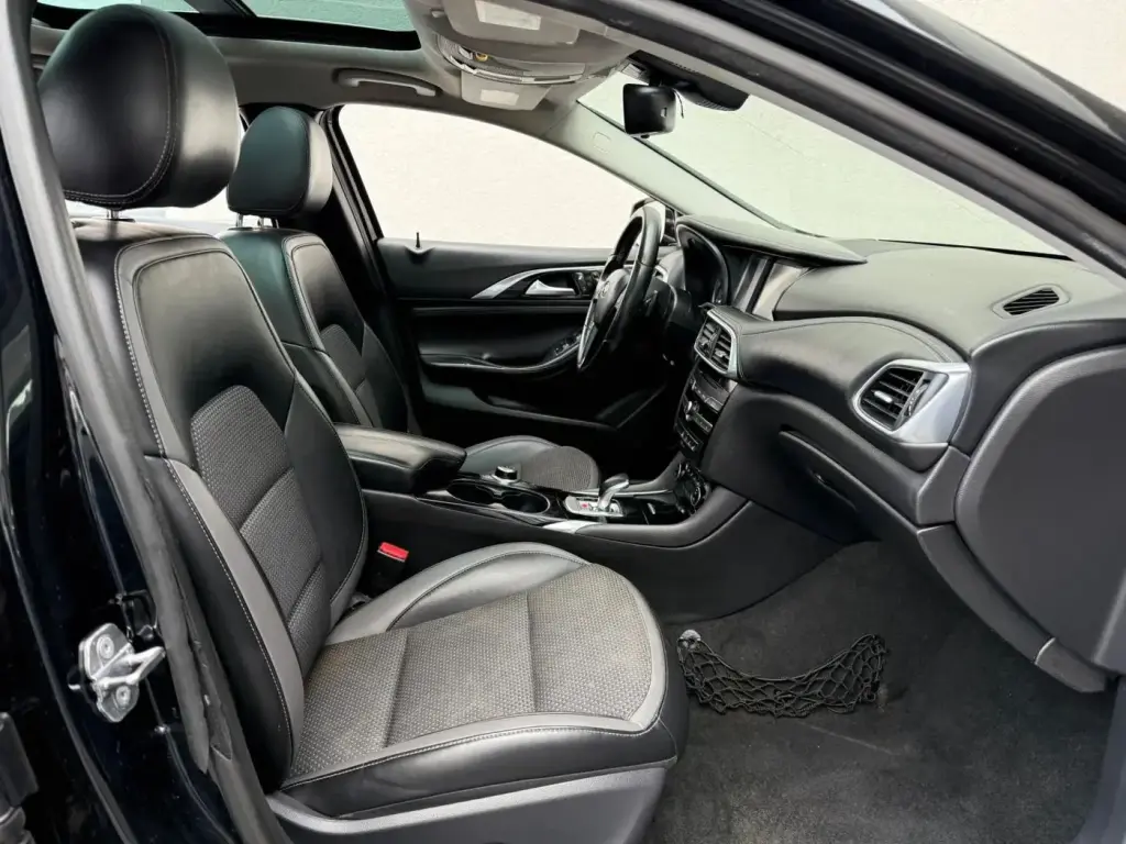 INFINITI QX30 2019 AWD Lujo 4dr Crossover