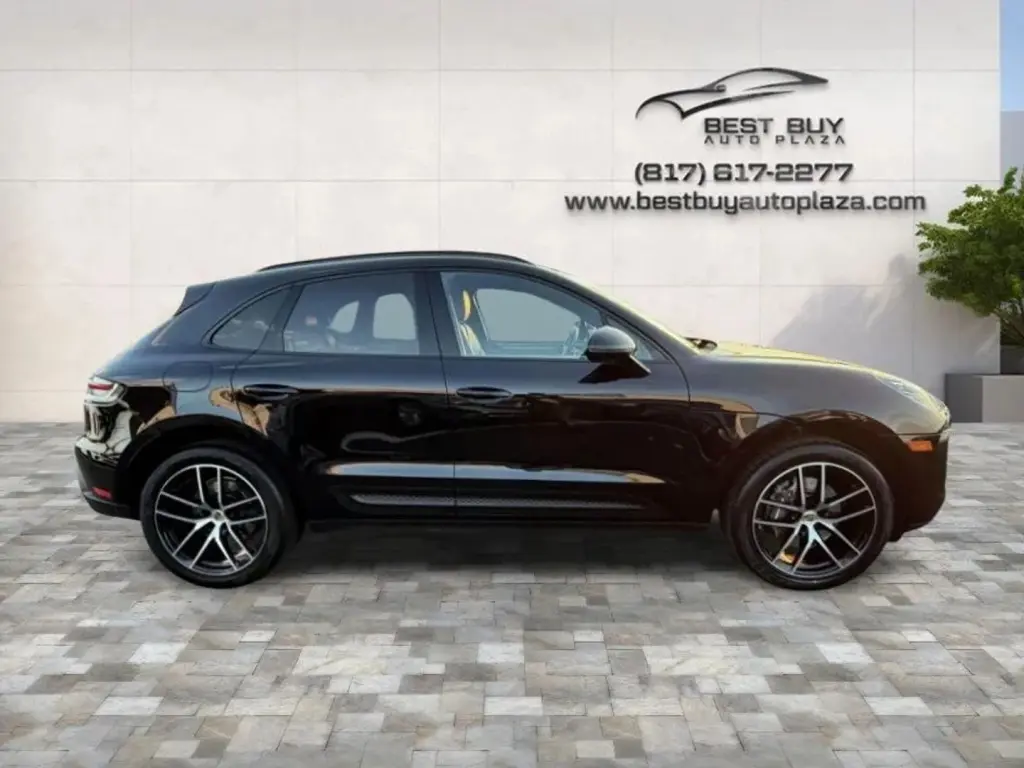 2023 PORSCHE MACAN