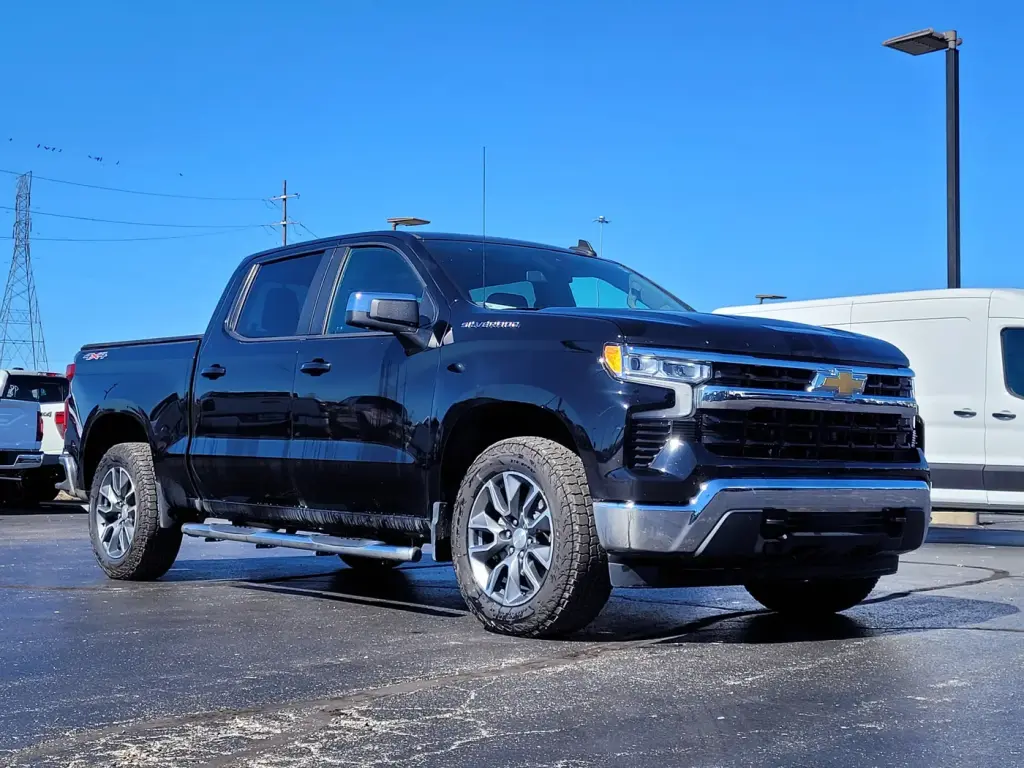 Chevrolet Silverado 1500 2023 4x4 LT 4dr Crew Cab 5.8 ft. SB w/2FL