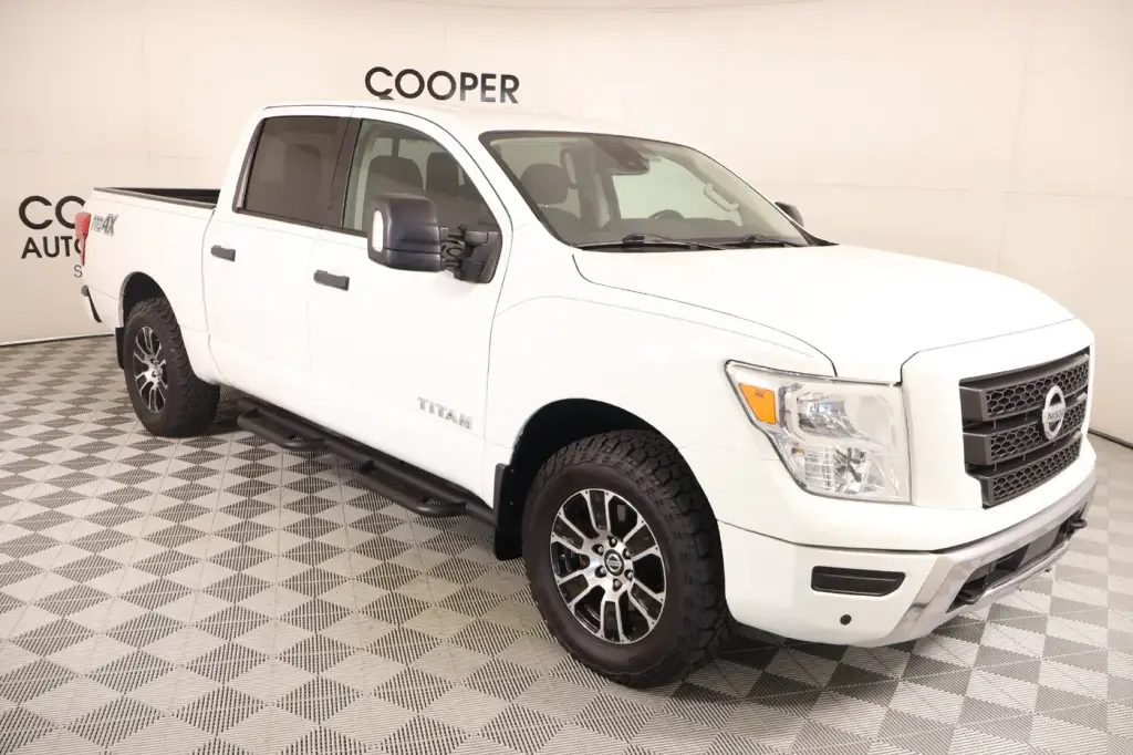 Nissan Titan 2022 4x4 SV 4dr Crew Cab 5.6 ft. SB