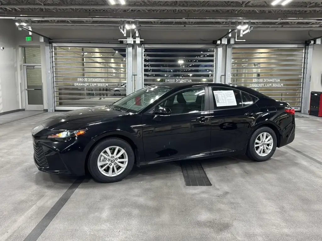 Toyota Camry 2025 LE 4p Sedan
