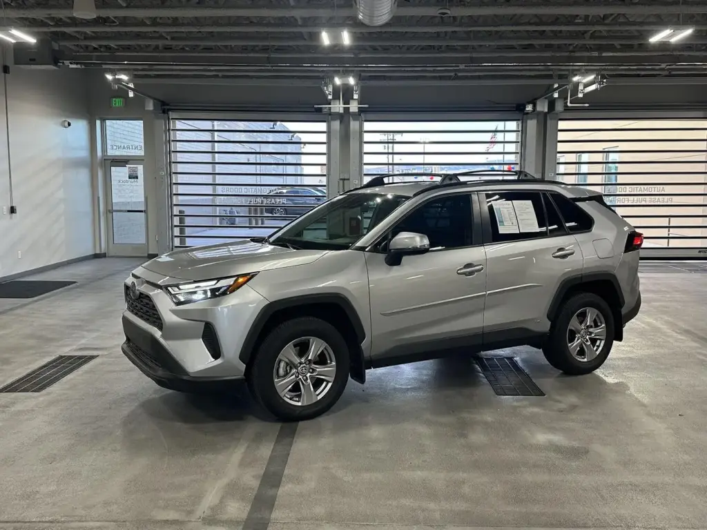 Toyota RAV4 Híbrido 2024 AWD XLE 4dr SUV