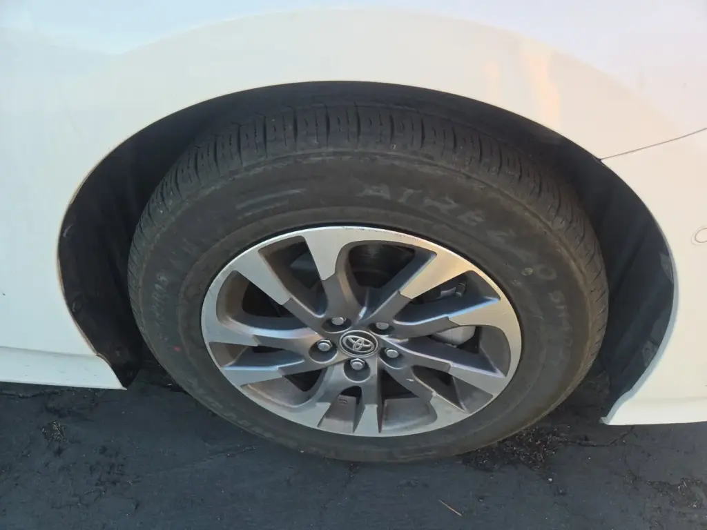 Toyota Prius 2022 XLE 4dr Hatchback