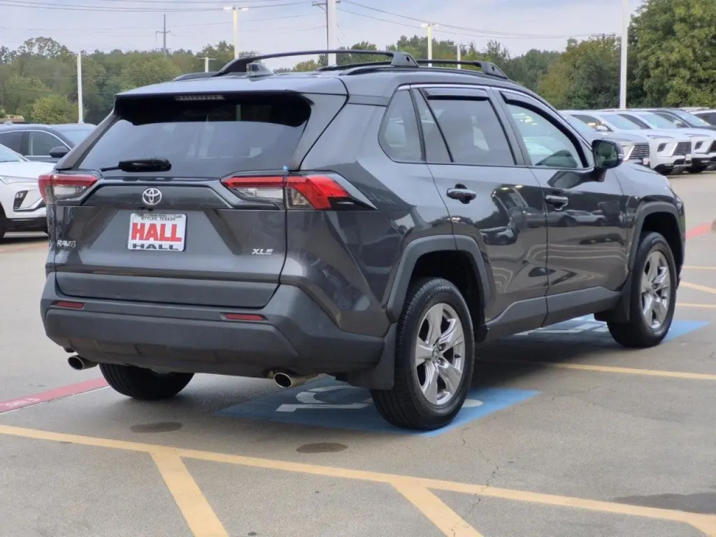 Toyota RAV4 2023 XLE SUV 4 puertas