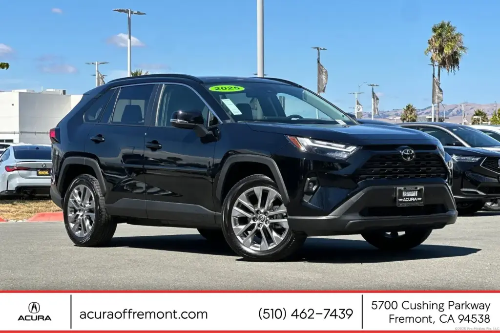 Toyota RAV4 2025 AWD XLE Premium 4dr SUV