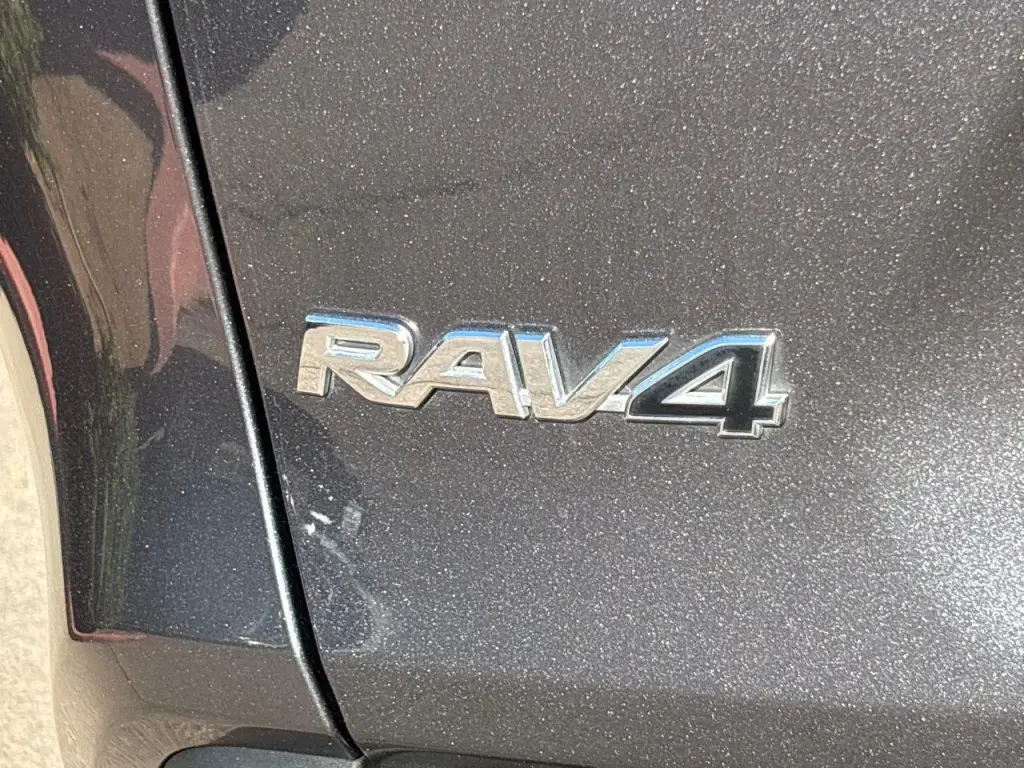 Toyota RAV4 Híbrido 2023 AWD XLE 4dr SUV