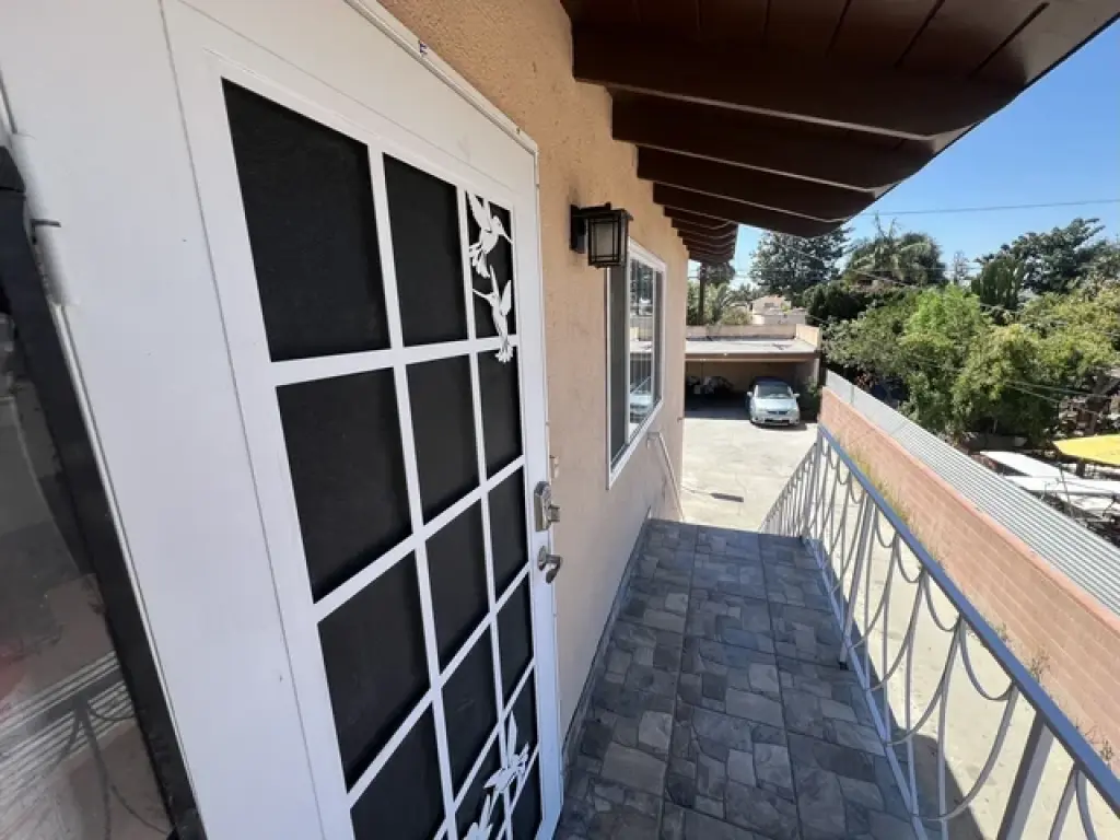 South Gate 2 Bed 1 Bath $2,500