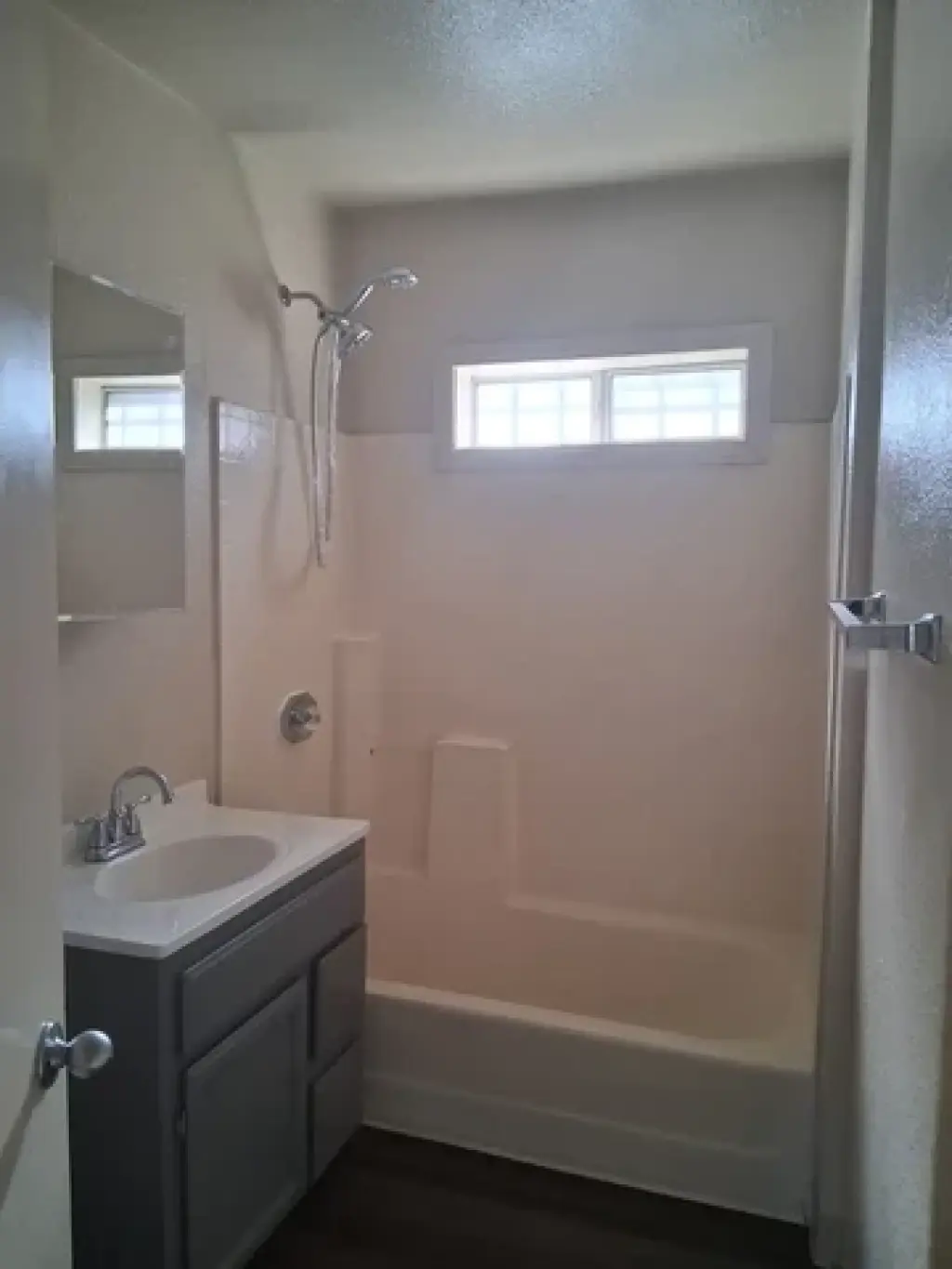2 bedroom apt for rent