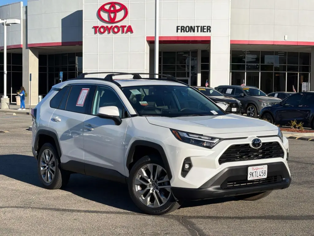 Toyota RAV4 2024 XLE Premium SUV de 4 puertas