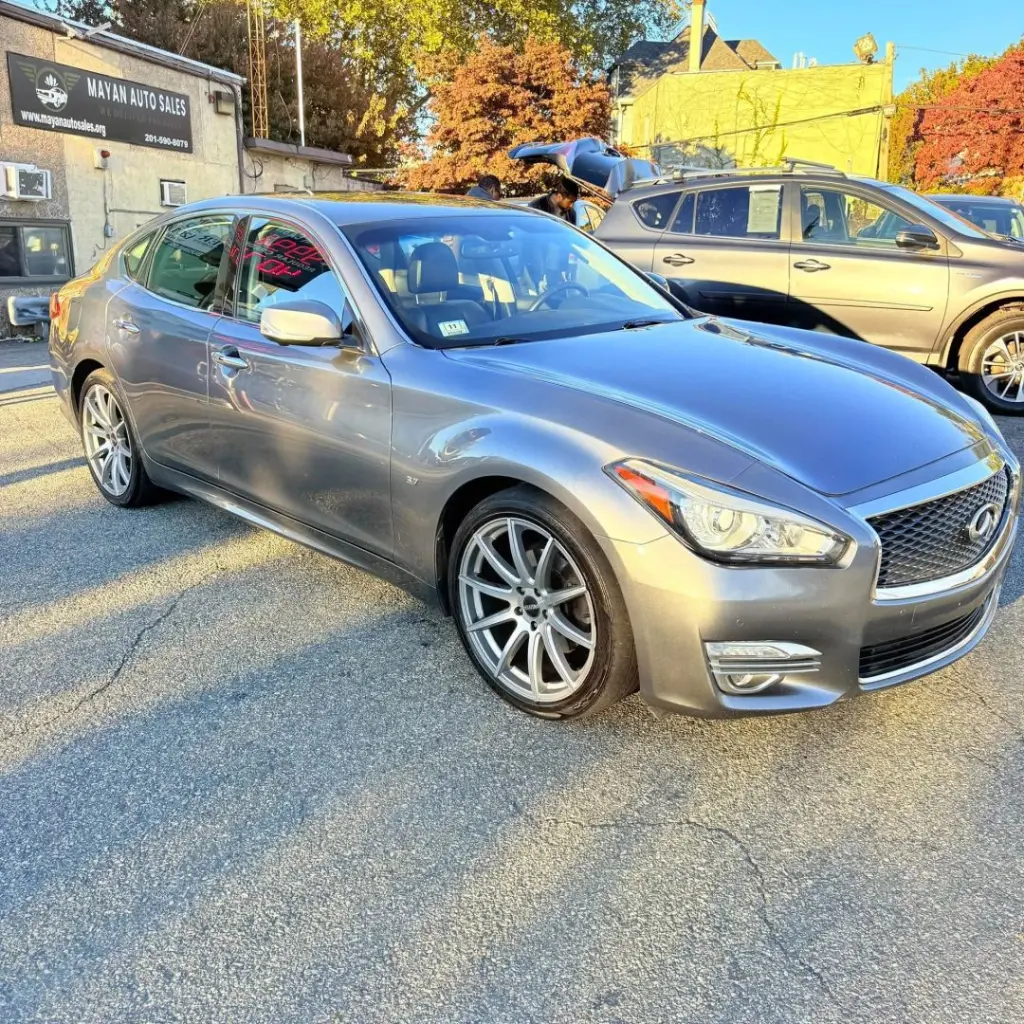 2017 Infiniti Q70