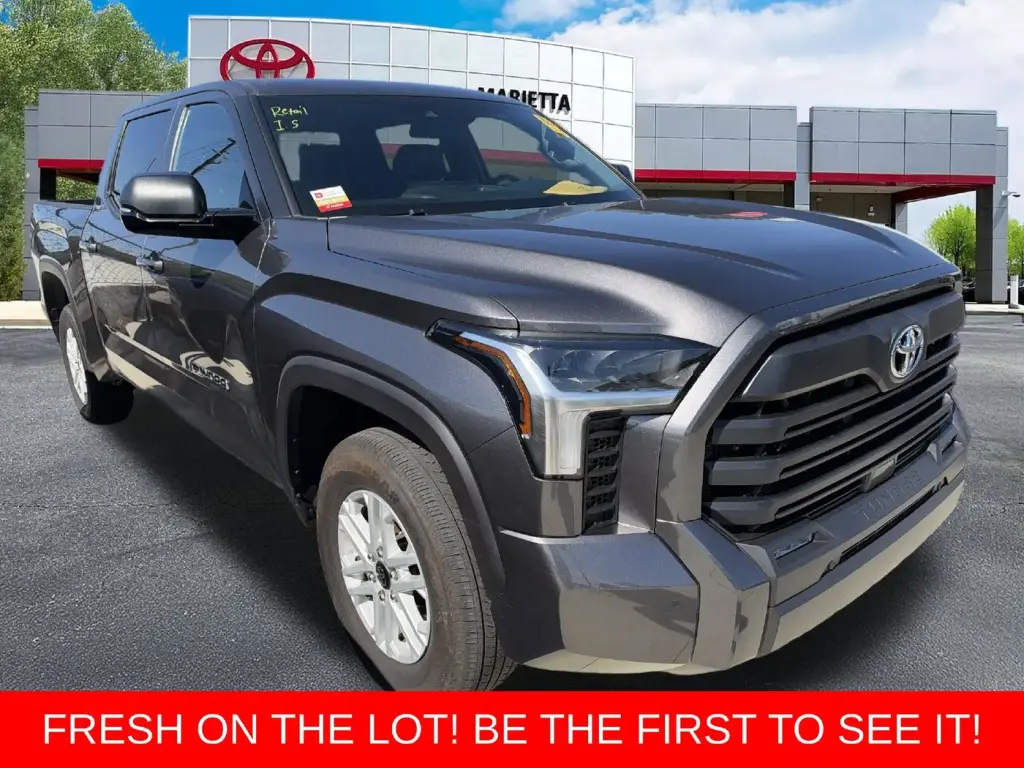 Toyota Tundra 2025 4x4 SR5 4dr CrewMax Cab Pickup SB