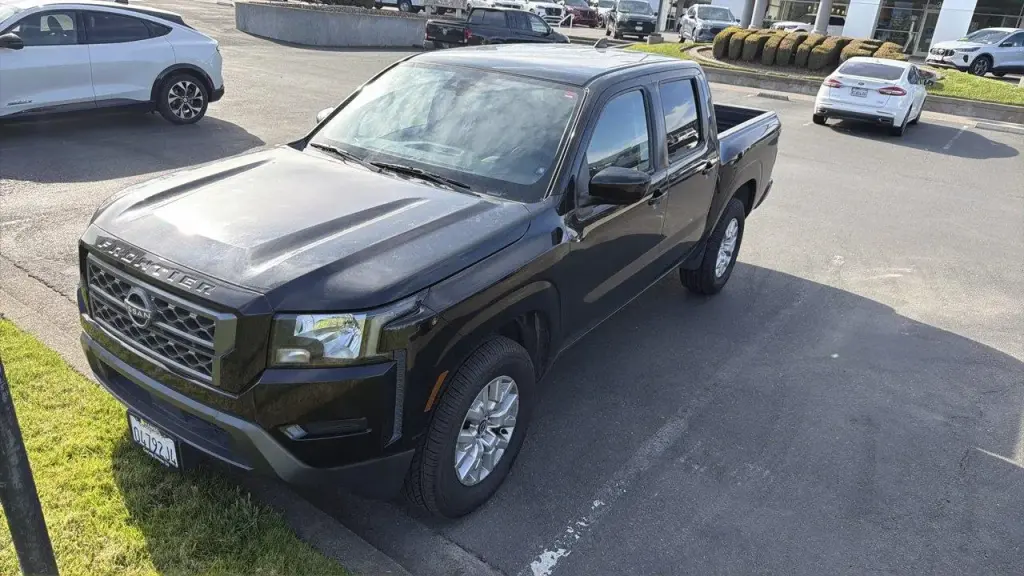 Nissan Frontier 2022 4x2 SV 4dr Cabina de Crew 5 ft. SB