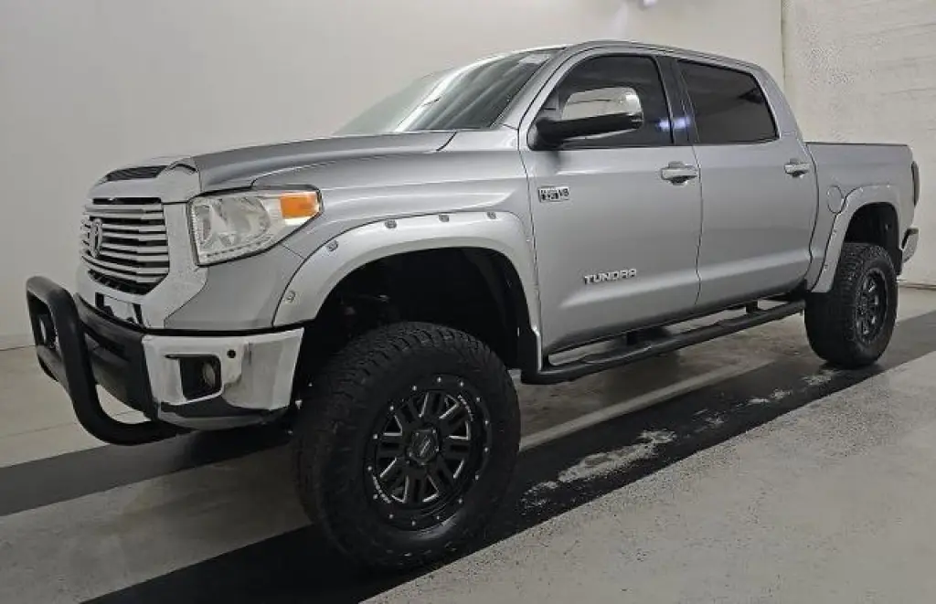 Toyota Tundra 2017 4x2 Limited 4dr CrewMax Cab Pickup SB (5.7L V8)