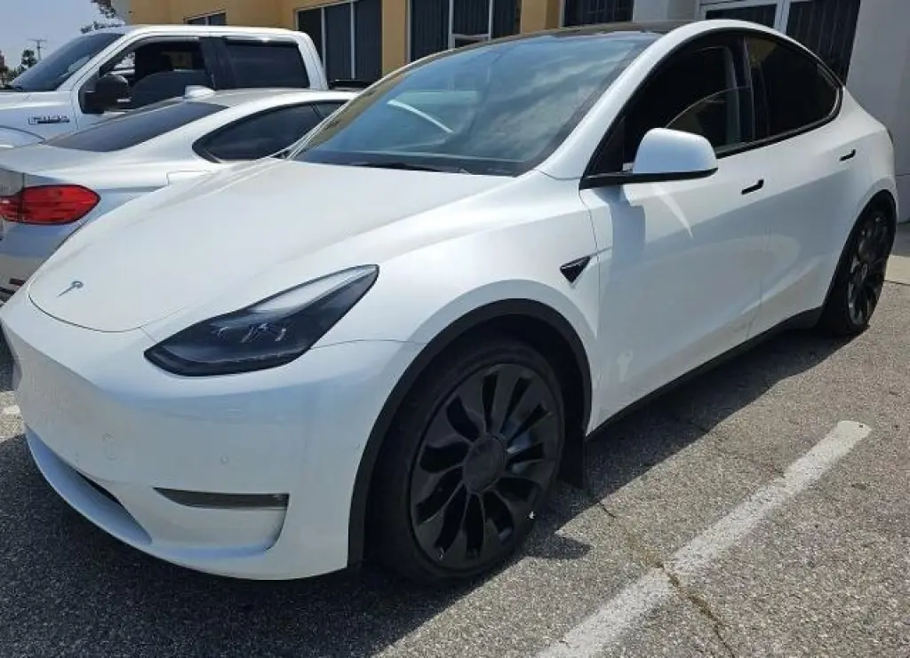 Tesla Model Y 2022 AWD Performance 4dr Crossover