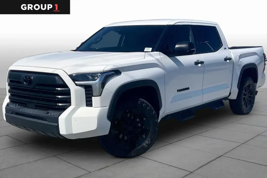 Toyota Tundra 2023 4x4 SR5 4dr CrewMax Cab Pickup SB