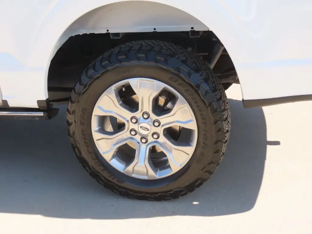 Ford F-150 2023 4x4 Platino 4dr SuperCrew 5.5 ft. SB